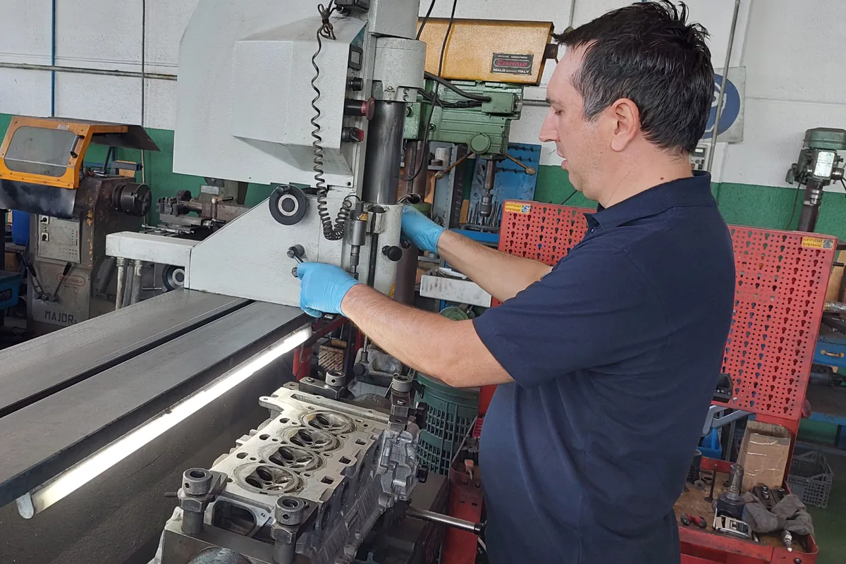 Officina rettifica motori MotoriDem - lavorazione di precisione con garanzia 24 mesi